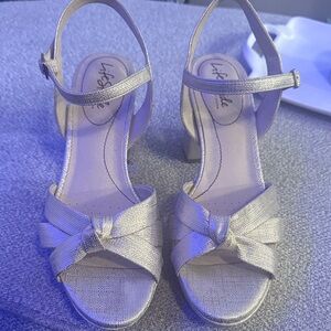 Life Stride Women's Metallic Heels